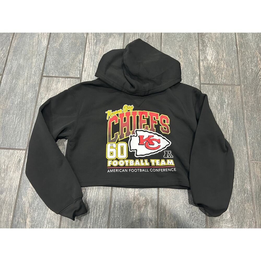 NWT KANSAS CITY CHIEFS CROP HOODIE-MEDIUM